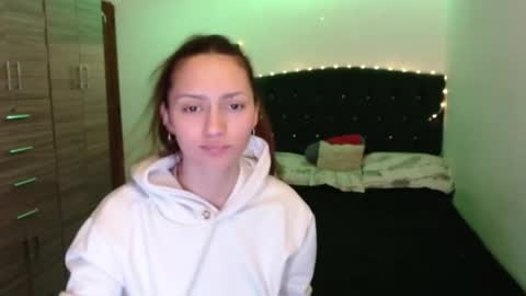 Snapshot of holy_julii chatting on 1, 6, 2026 holy_julii online show from 1, 6, 2026