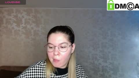 Welcome guys  Pleasure to see you all here  My name is MichaelaTip menu is active Private is open  online show from 27, 12, 2024