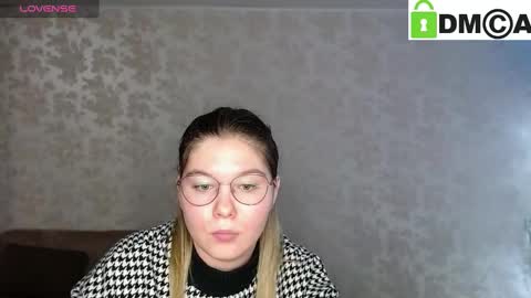 Welcome guys  Pleasure to see you all here  My name is MichaelaTip menu is active Private is open  online show from 27, 12, 2024