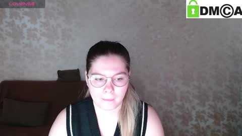 Welcome guys  Pleasure to see you all here  My name is MichaelaTip menu is active Private is open  online show from 6, 3, 2025