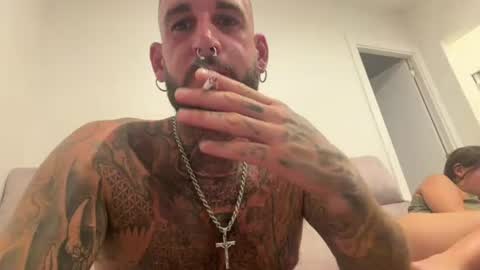 holycouplee online show from 6, 8, 2026