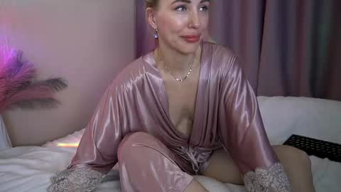 Snapshot of holyyy_fuck chatting on 19, 4, 2026 Vicky my another account here - desperate clit online show from 19, 4, 2026