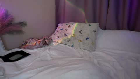 Snapshot of holyyy_fuck chatting on 19, 4, 2026 Vicky my another account here - desperate clit online show from 19, 4, 2026