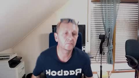 Snapshot of hondowill chatting on 1, 11, 2025 Bernd online show from 1, 11, 2025