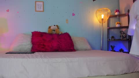 Snapshot of honey_fox01 chatting on 8, 1, 2025 HONEY online show from 8, 1, 2025