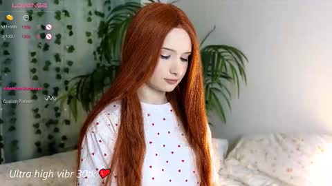 Snapshot of honey_letty chatting on 5, 11, 2025 LETTY online show from 5, 11, 2025