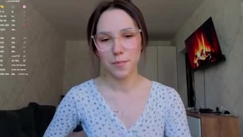 Snapshot of honey_peachy chatting on 7, 5, 2026 honey_peachy online show from 7, 5, 2026