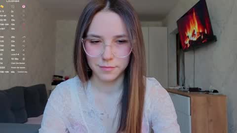 Snapshot of honey_peachy chatting on 8, 5, 2026 honey_peachy online show from 8, 5, 2026