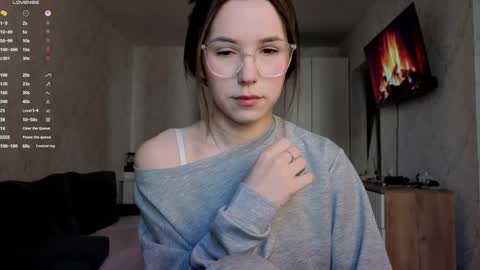 Snapshot of honey_peachy chatting on 9, 5, 2026 honey_peachy online show from 9, 5, 2026