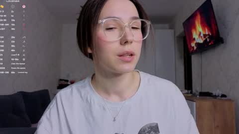 Snapshot of honey_peachy chatting on 11, 5, 2026 honey_peachy online show from 11, 5, 2026