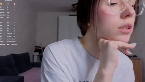 Snapshot of honey_peachy chatting on 11, 5, 2026 honey_peachy online show from 11, 5, 2026