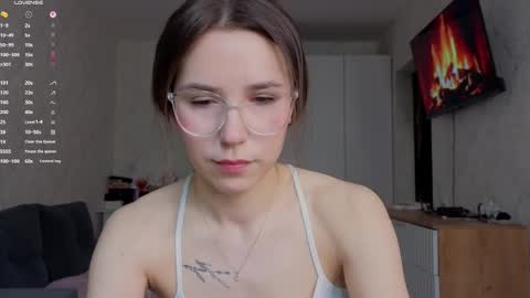 Snapshot of honey_peachy chatting on 13, 5, 2026 honey_peachy online show from 13, 5, 2026