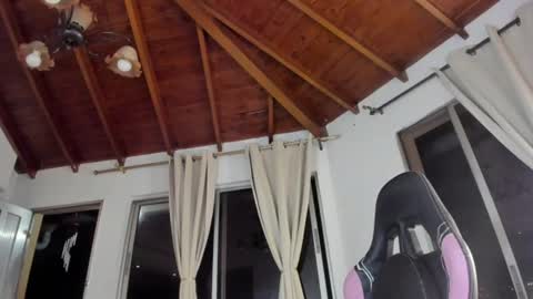 Snapshot of honey_sunshine7 chatting on 12, 7, 2026 Isabella online show from 12, 7, 2026