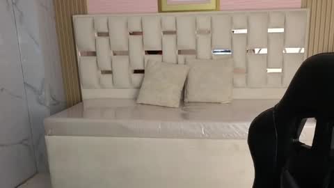 HONEY  online show from 22, 4, 2026