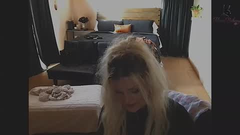 honeybuhnny online show from 3, 5, 2026