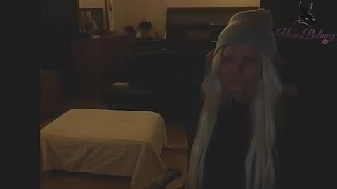 honeybuhnny online show from 18, 5, 2026