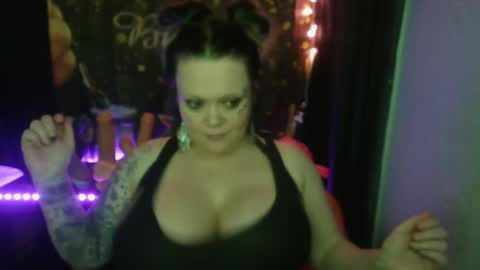 Snapshot of honeychambers chatting on 2, 4, 2026 honeychambers online show from 2, 4, 2026