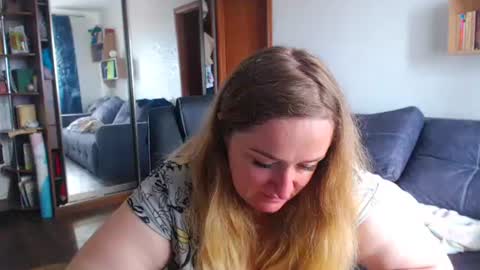 Snapshot of honeydewmolly chatting on 8, 6, 2026 HoneydewMolly online show from 8, 6, 2026