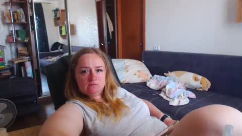 Snapshot of honeydewmolly chatting on 19, 7, 2026 HoneydewMolly online show from 19, 7, 2026