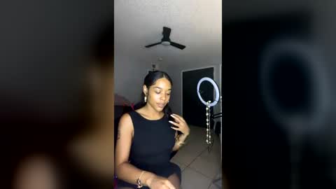 Snapshot of honeyrayxx chatting on 19, 7, 2026 honeyrayxx online show from 19, 7, 2026