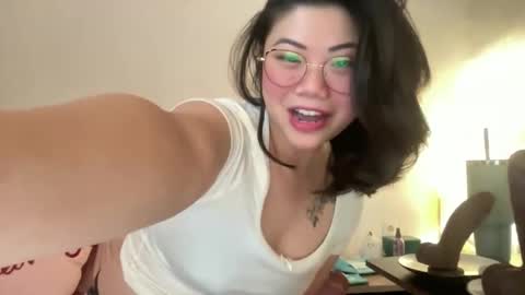 Snapshot of honeysunshineneko chatting on 12, 5, 2026 HoneySunshineNeko online show from 12, 5, 2026