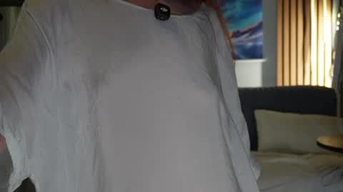 Snapshot of honeyumtoast chatting on 10, 10, 2025 Noelle online show from 10, 10, 2025