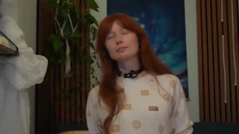 Snapshot of honeyumtoast chatting on 27, 11, 2025 Noelle online show from 27, 11, 2025