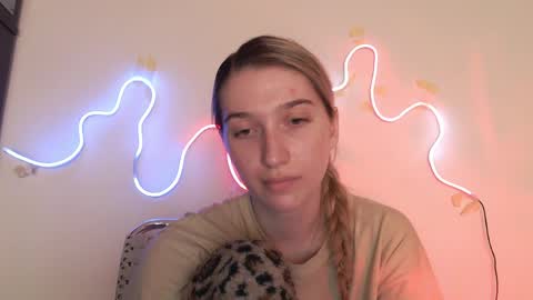 honeyveil online show from 28, 3, 2026