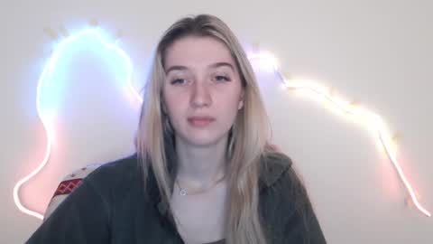 Snapshot of honeyveil chatting on 16, 6, 2026 honeyveil online show from 16, 6, 2026