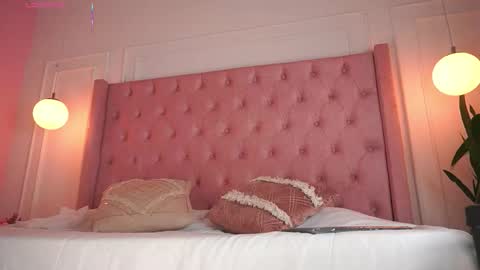 Honey Moon  Help me to reach 100 thumbs up online show from 5, 3, 2026