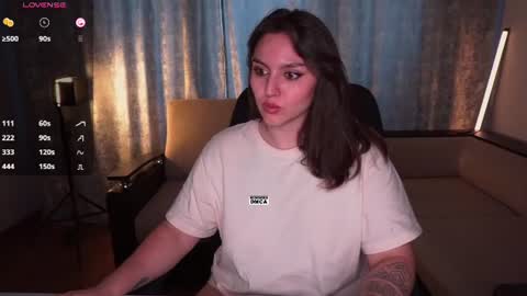 Snapshot of hoot_owl_cb chatting on 15, 6, 2026 Karina online show from 15, 6, 2026
