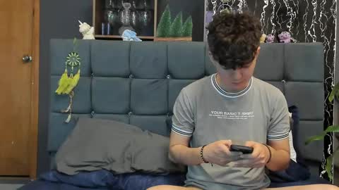 Alex and Camilo online show from 10, 3, 2025