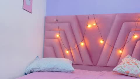 Snapshot of hornybarelylegalgirl chatting on 2, 2, 2026 Khloe online show from 2, 2, 2026