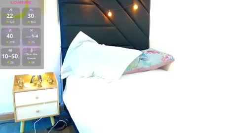 Snapshot of hornybarelylegalgirl chatting on 24, 6, 2026 Khloe online show from 24, 6, 2026