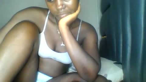 Snapshot of hornybella84 chatting on 31, 5, 2026 Bella online show from 31, 5, 2026