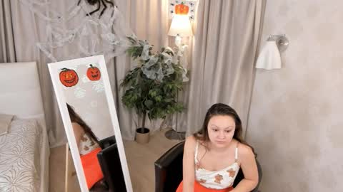 Snapshot of hostia_milk chatting on 21, 10, 2025 Hostia Milk NEXT STREAM online show from 21, 10, 2025