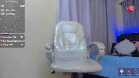 Snapshot of hot_beauty__ chatting on 12, 1, 2025 VALENTINA online show from 12, 1, 2025