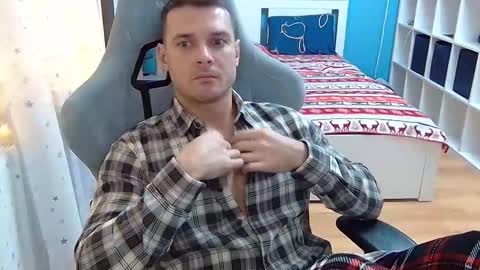 Snapshot of hot_cap_77 chatting on 17, 12, 2025 hot_cap_77 online show from 17, 12, 2025