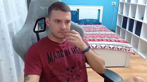 Snapshot of hot_cap_77 chatting on 18, 12, 2025 hot_cap_77 online show from 18, 12, 2025