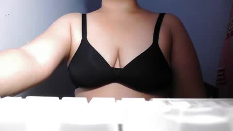 Snapshot of hot_clit28 chatting on 19, 10, 2025 ana online show from 19, 10, 2025