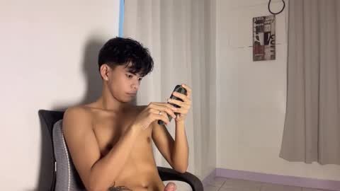Snapshot of hot_cuteboy02 chatting on 20, 12, 2025 Kim online show from 20, 12, 2025