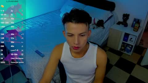 Snapshot of hot_latin_temptation chatting on 28, 5, 2026 Alejandro online show from 28, 5, 2026