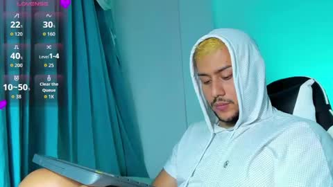 Snapshot of hot_latino_boy_ chatting on 6, 4, 2026 Alejandro online show from 6, 4, 2026