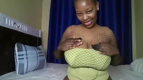 Snapshot of hot_sexxxy_bitch chatting on 28, 5, 2026 Amanda online show from 28, 5, 2026