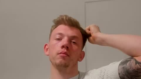 hotblondeguy online show from 21, 10, 2025