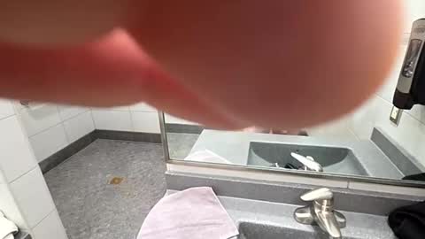 Snapshot of hotdogstuffer chatting on 17, 11, 2025 hotdogstuffer online show from 17, 11, 2025