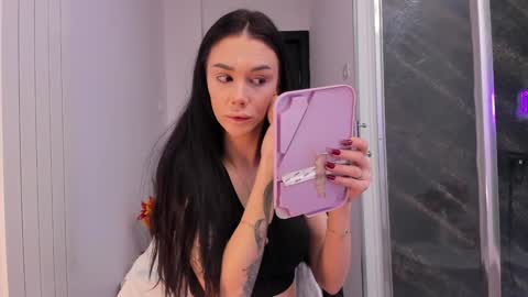 hotfallingdevil online show from 12, 2, 2026