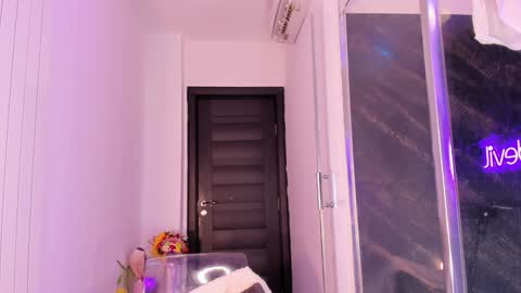 hotfallingdevil online show from 8, 3, 2026