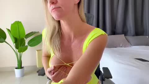 Kate  stream  1200 pm -800 pm UTC 7 online show from 29, 11, 2025