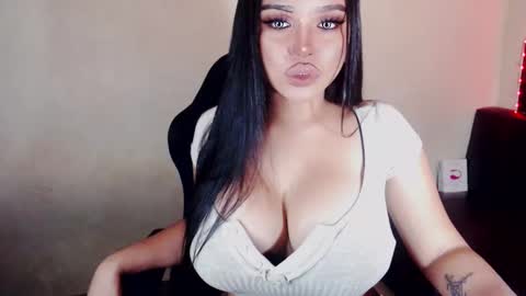 Snapshot of hotsexyhugetrans chatting on 17, 12, 2024 Marga Avery online show from 17, 12, 2024